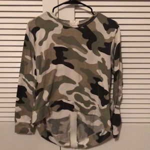 High low Camo long sleeve shirt